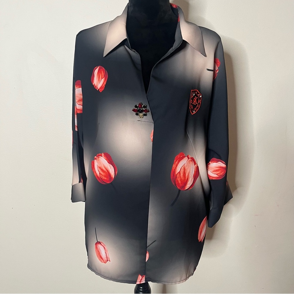 KAPRIS 3 Women’s Luxury Black Floral Collared V~Neck Back‎ Button Jeweled Blouse